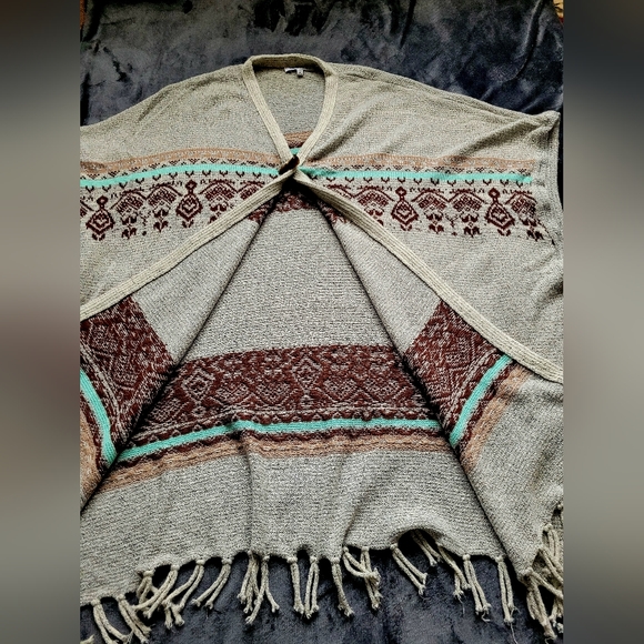 Kontrol Women's Oversized Poncho, Cover Up, Shrug, Tribal Print, Fringe, XL - Picture 12 of 16